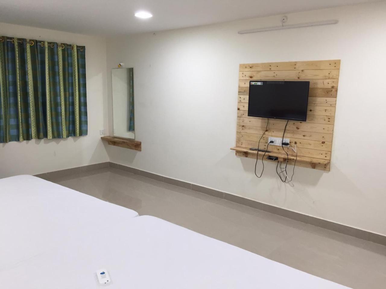 Aditi Rooms Tiruchirappalli Bagian luar foto