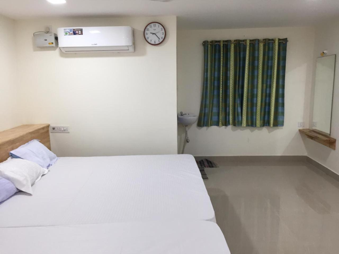 Aditi Rooms Tiruchirappalli Bagian luar foto